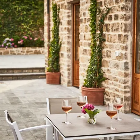 Appartamento Poppi Suites *
